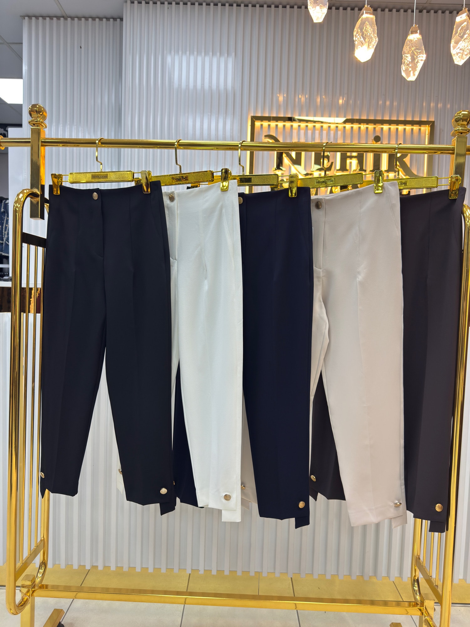 YUSUF ÖZDEMİR  PAÇA GOLD DÜĞME DETAYLI KALEM PANTOLON